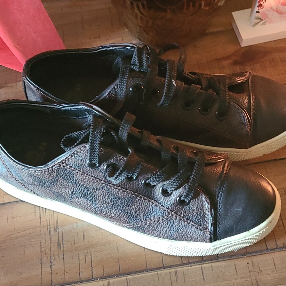Coach  tennis shoes